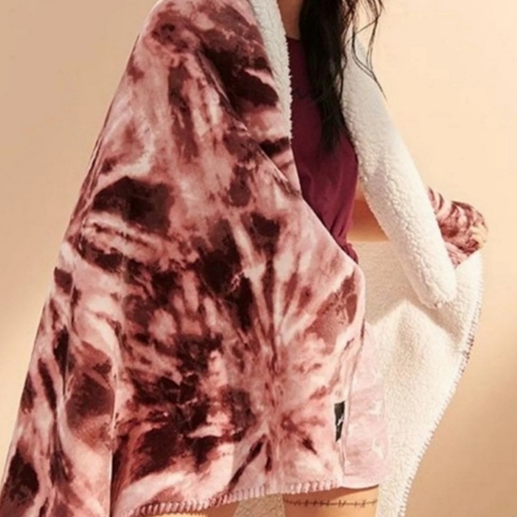 PINK Victoria's Secret Bedding Nwt Pink Victorias Secret Sherpa